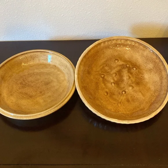 Sweetbriar Farm Vintage Large Ceramic Hand Painted Pie Keeper Plate - Picture 7 of 11